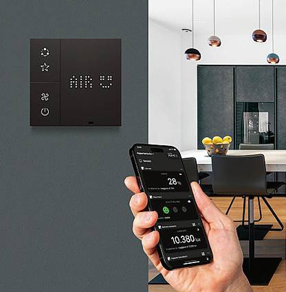 Il multisensore per Linea con piattaforma XT
di Vimar ha 4 sensori integrati e una matrice Led per monitorare temperatura e qualità dell’aria indoor e mantenerle a livelli ottimali; l'umidostato, per esempio, controlla l’umidità relativa in base a una soglia impostata per evitare formazione di condensa. Inoltre, può programmare altre funzioni e/o scenari domotici. Prezzo da rivenditore. www.vimar.com Il multisensore per Linea con piattaforma XT
di Vimar ha 4 sensori integrati e una matrice Led per monitorare temperatura e qualità dell’aria indoor e mantenerle a livelli ottimali; l'umidostato, per esempio, controlla l’umidità relativa in base a una soglia impostata per evitare formazione di condensa. Inoltre, può programmare altre funzioni e/o scenari domotici. Prezzo da rivenditore. www.vimar.com