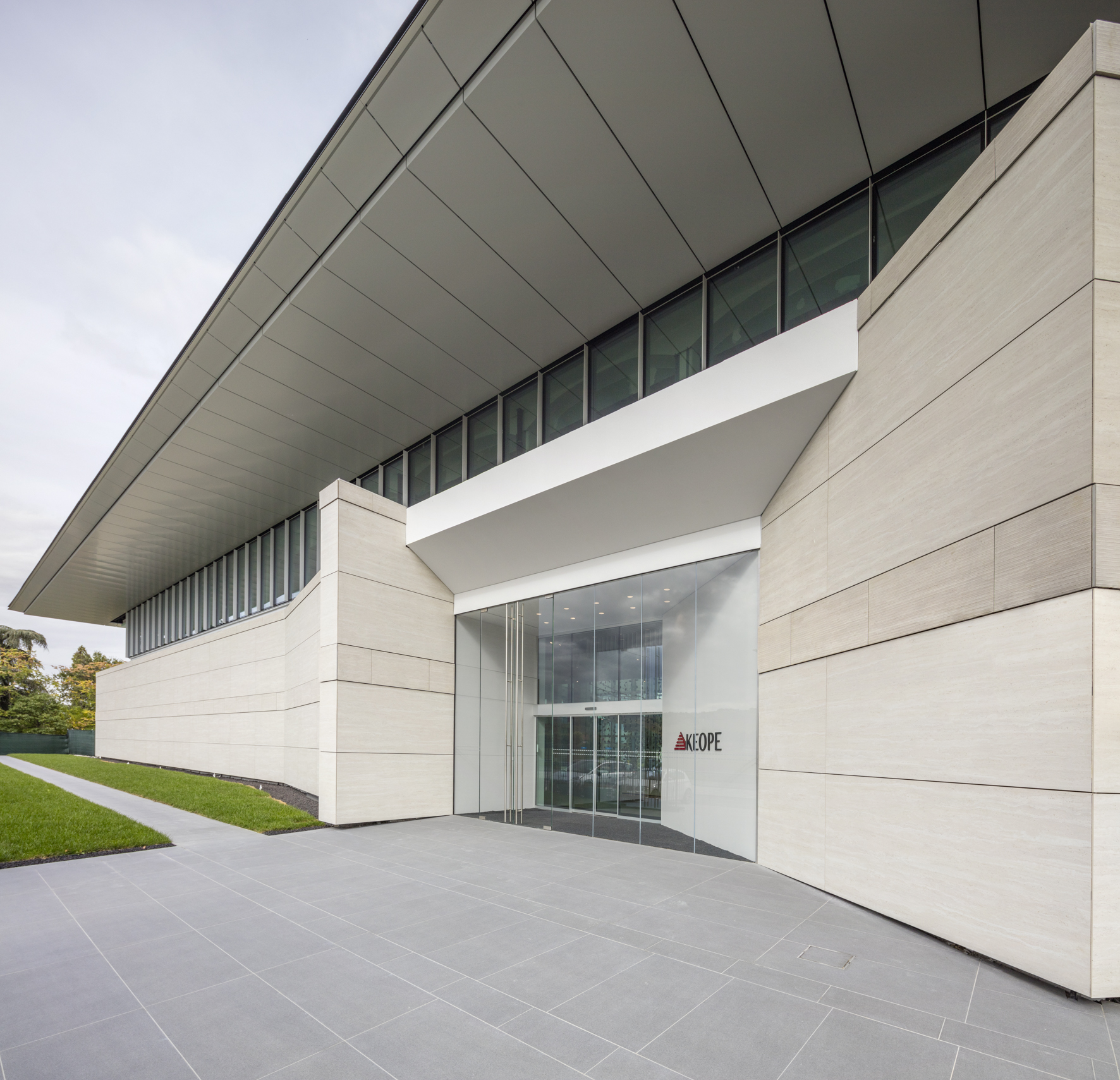 Nuova sede Ceramiche Keope, Casalgrande (RE). Progetto edificio: Guglielmo Renzi