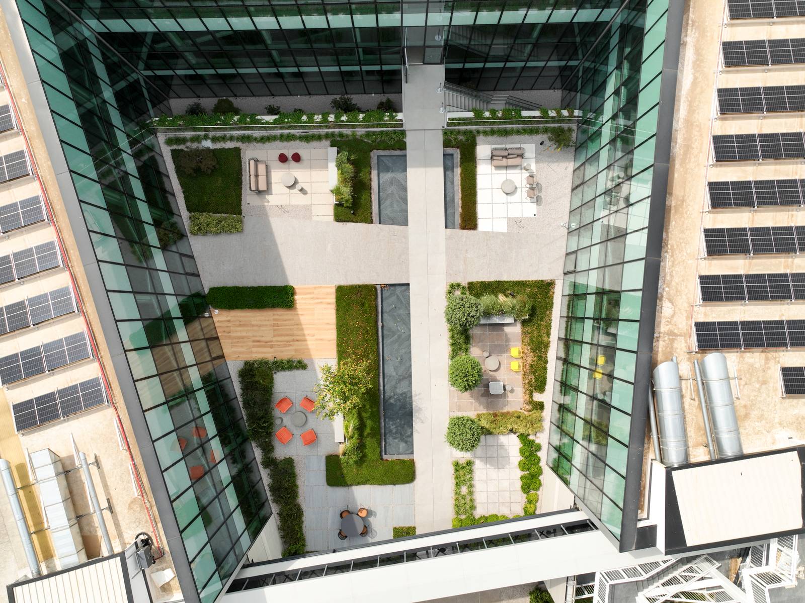 Nuova sede Ceramiche Keope, Casalgrande (RE). Progetto edificio: Guglielmo Renzi