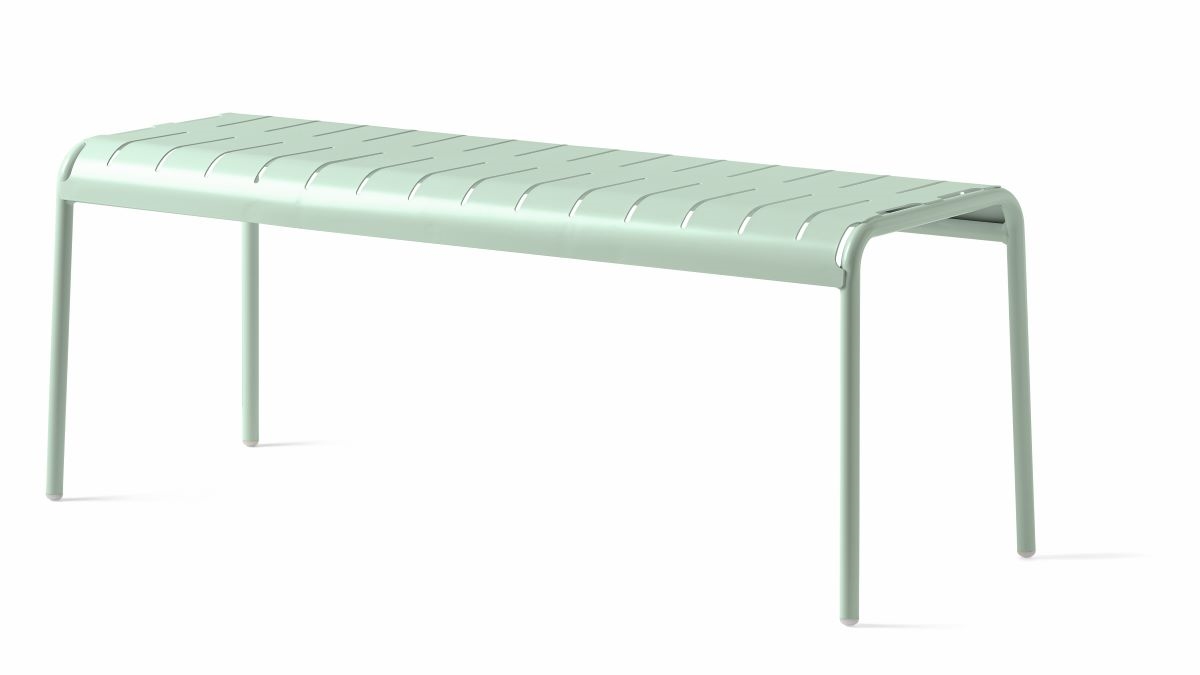 La panca Easy di Connubia è adatta a diversi utilizzi: intorno ad un tavolo, in mezzo al giardino o per sedersi sul balcone. Ha una struttura in tubo metallico e seduta in lamiera sagomata. È interamente trattata e verniciata per un utilizzo outdoor. Misure L 119 x P 44 x H 46 cm. Prezzo a partire da 273 euro Iva inclusa. www.connubia.com La panca Easy di Connubia è adatta a diversi utilizzi: intorno ad un tavolo, in mezzo al giardino o per sedersi sul balcone. Ha una struttura in tubo metallico e seduta in lamiera sagomata. È interamente trattata e verniciata per un utilizzo outdoor. Misure L 119 x P 44 x H 46 cm. Prezzo a partire da 273 euro Iva inclusa. www.connubia.com