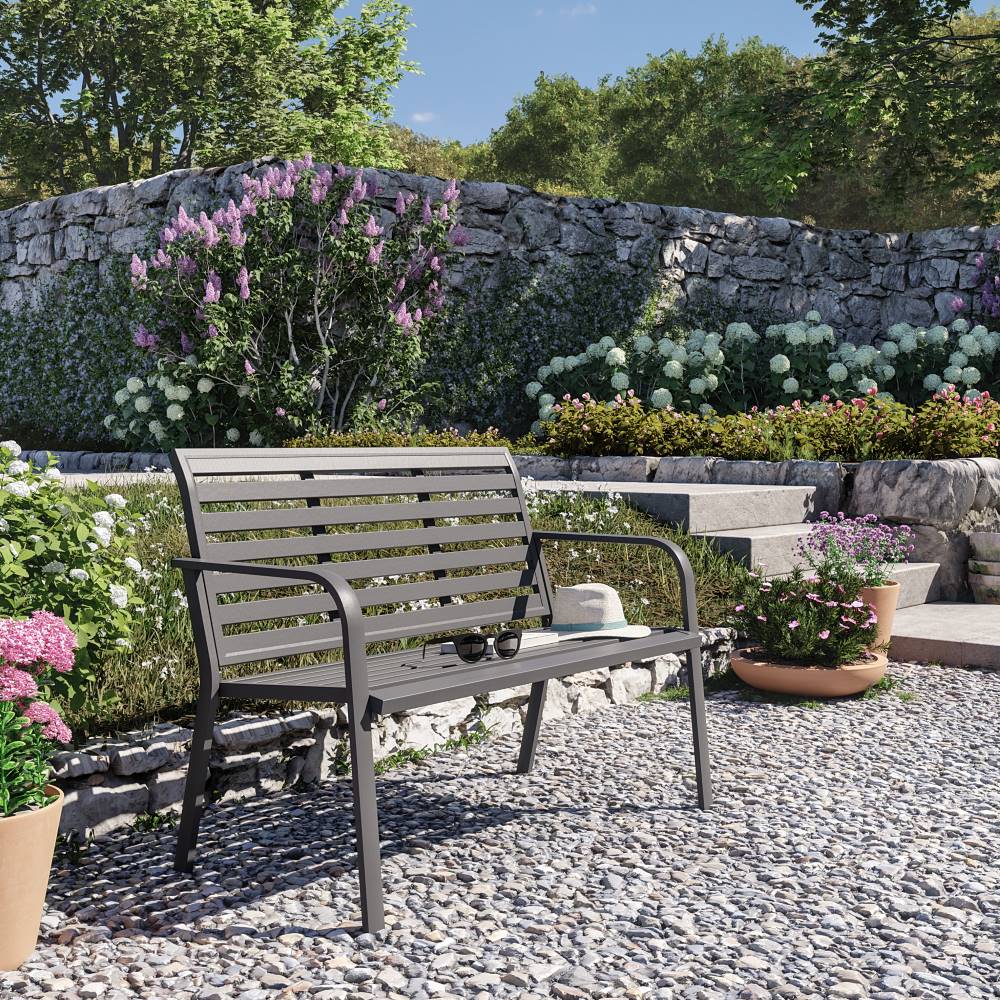 La panchina Centra Naterial in vendita da Leroy Merlin ha braccioli in alluminio e una seduta in alluminio antracite che incorpora i braccioli per un maggiore comfort. È adatta per arredare gli spazi esterni: è infatti resistente alla ruggine e alle deformazioni dovute agli agenti atmosferici. Misura 113 x 61.5 x 86 cm. Prezzo 149 euro. www.leroymerlin.it La panchina Centra Naterial in vendita da Leroy Merlin ha braccioli in alluminio e una seduta in alluminio antracite che incorpora i braccioli per un maggiore comfort. È adatta per arredare gli spazi esterni: è infatti resistente alla ruggine e alle deformazioni dovute agli agenti atmosferici. Misura 113 x 61.5 x 86 cm. Prezzo 149 euro. www.leroymerlin.it