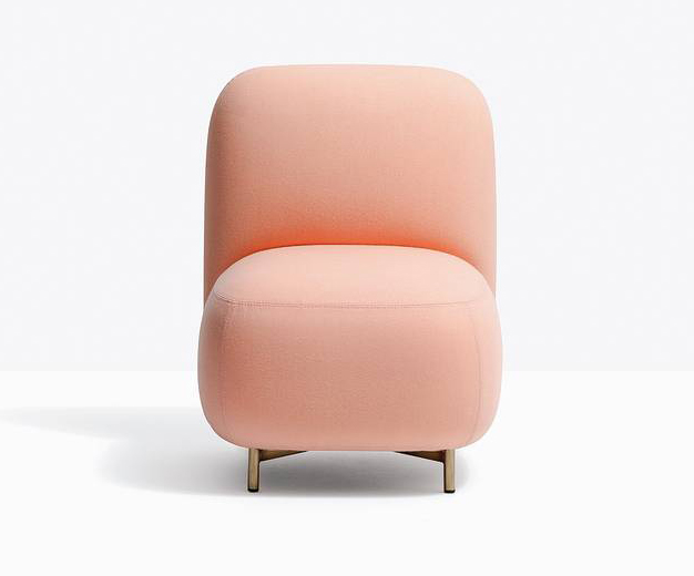 Schienale e pouf imbottiti e gambe in alluminio per Buddy di Pedrali che misura L 55 x P 62 x H 72 cm. Costa da 1.122,40 euro. www.pedrali.it Schienale e pouf imbottiti e gambe in alluminio per Buddy di Pedrali che misura L 55 x P 62 x H 72 cm. Costa da 1.122,40 euro. www.pedrali.it