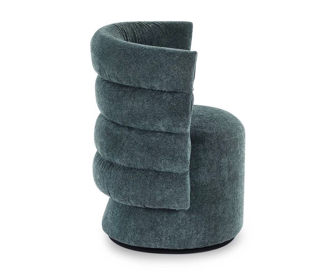 Spalliera trapuntata e cuscino in poliuretano espanso per Lady G di Calia Italia che misura L 72 x P 63 x H 84 cm. Costa da 2.000 euro. www.caliaitalia.com Spalliera trapuntata e cuscino in poliuretano espanso per Lady G di Calia Italia che misura L 72 x P 63 x H 84 cm. Costa da 2.000 euro. www.caliaitalia.com