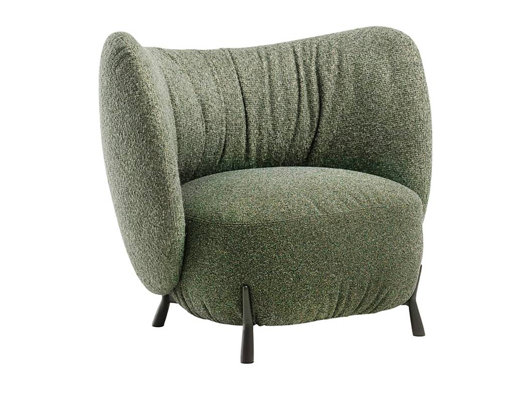 Dallo schienale avvolgente, Mys di Midj ha gambe in metallo e rivestimento in tessuto. Misura L 94 x P 75 x H 83 cm. Costa da 1.747 euro. www.midj.com Dallo schienale avvolgente, Mys di Midj ha gambe in metallo e rivestimento in tessuto. Misura L 94 x P 75 x H 83 cm. Costa da 1.747 euro. www.midj.com