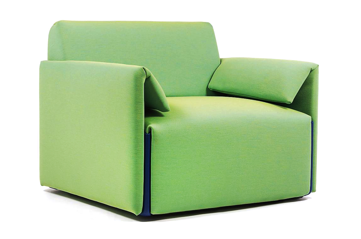 Ha struttura in polietilene riciclato e riciclabile e rivestimento in tessuto Costume di Magis. Misura L 93 x P 86 x H 76 cm; costa da 2.128 euro. www.magisdesign.com Ha struttura in polietilene riciclato e riciclabile e rivestimento in tessuto Costume di Magis. Misura L 93 x P 86 x H 76 cm; costa da 2.128 euro. www.magisdesign.com