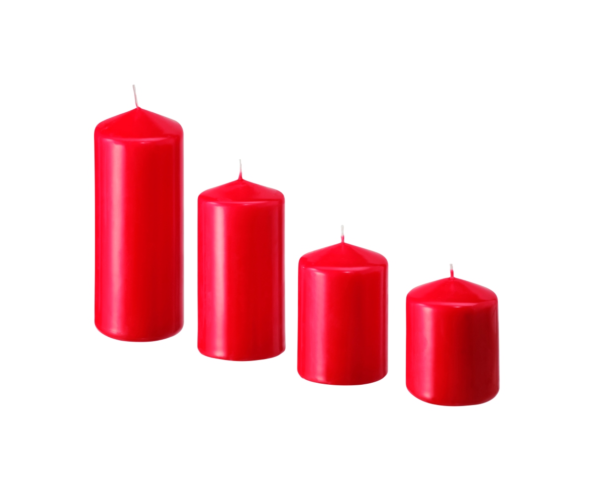 Il set di 4 ceri di colore rosso Fenomen può essere usato per decorare la tavola delle feste. L'assenza di profumo lo rende perfetto per questo utilizzo. Prezzo 4,95 euro.
