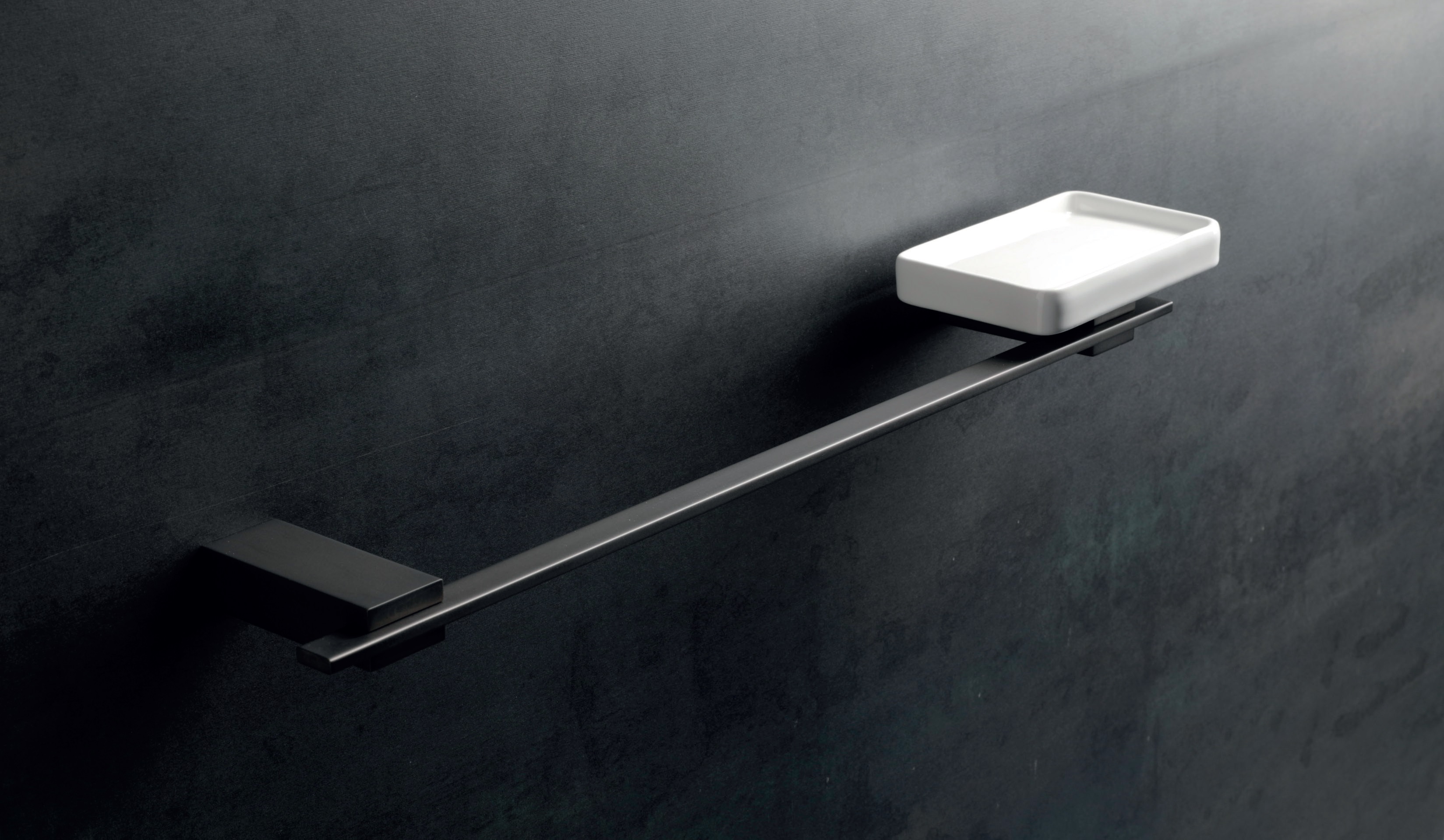 Collezione Gea, porta asciugamani con porta sapone integrato Collezione Gea, porta asciugamani con porta sapone integrato