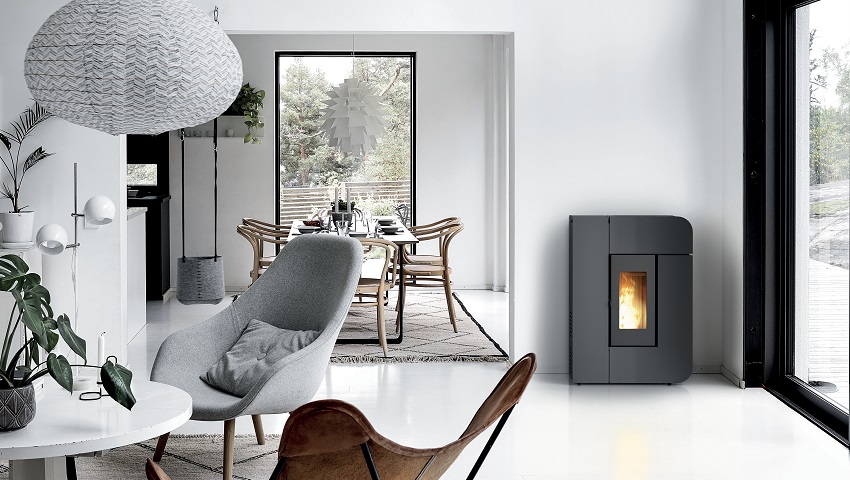 Alea della linea Easy di MCZ ha profondità ridotta (L 67,5 x P 27,5 x H 95,5 cm), adatta anche per spazi stretti e corridoi. È stagna ventilata e può avere lo scarico fumi sul top o sul retro. L’accensione avviene in meno di 3 minuti. Capacità serbatoio 18,5 kg con autonomia massima 20 ore, rendimento 89,60%, potenza 7 kW. 4 stelle per prestazione ambientale. Classe A+. Prezzo da 2.170 euro + Iva. www.mcz.it Alea della linea Easy di MCZ ha profondità ridotta (L 67,5 x P 27,5 x H 95,5 cm), adatta anche per spazi stretti e corridoi. È stagna ventilata e può avere lo scarico fumi sul top o sul retro. L’accensione avviene in meno di 3 minuti. Capacità serbatoio 18,5 kg con autonomia massima 20 ore, rendimento 89,60%, potenza 7 kW. 4 stelle per prestazione ambientale. Classe A+. Prezzo da 2.170 euro + Iva. www.mcz.it