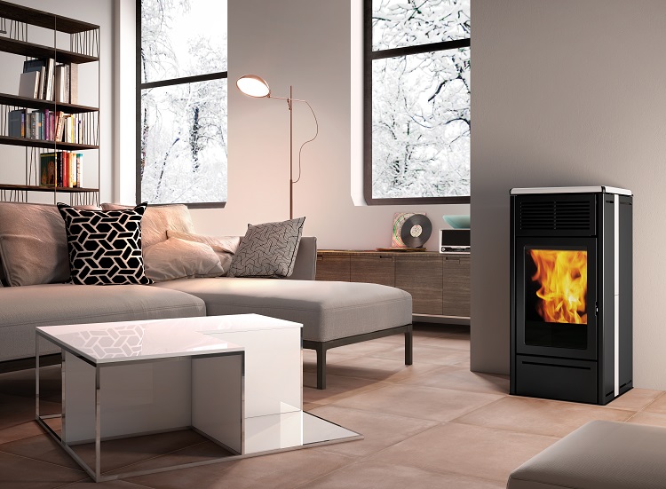 Nara2 UP di EdilKamin si può programmare sia per un giorno che per la settimana. Il focolare è in ghisa, ha serbatoio da 24 kg con autonomia massima di 34 ore e una spia segnala che rimangono circa 30 minuti. Grazie al Wi-Fi integrato si può controllare via App oltre che dal radiocomando. Potenza 6,9 kW. Rendimento 88%. Classe A+, ambientale 5 stelle. Misura L 46 x P 49 x H 99 cm. Prezzo da 2.350 euro + Iva. www.edilkamin.com Nara2 UP di EdilKamin si può programmare sia per un giorno che per la settimana. Il focolare è in ghisa, ha serbatoio da 24 kg con autonomia massima di 34 ore e una spia segnala che rimangono circa 30 minuti. Grazie al Wi-Fi integrato si può controllare via App oltre che dal radiocomando. Potenza 6,9 kW. Rendimento 88%. Classe A+, ambientale 5 stelle. Misura L 46 x P 49 x H 99 cm. Prezzo da 2.350 euro + Iva. www.edilkamin.com