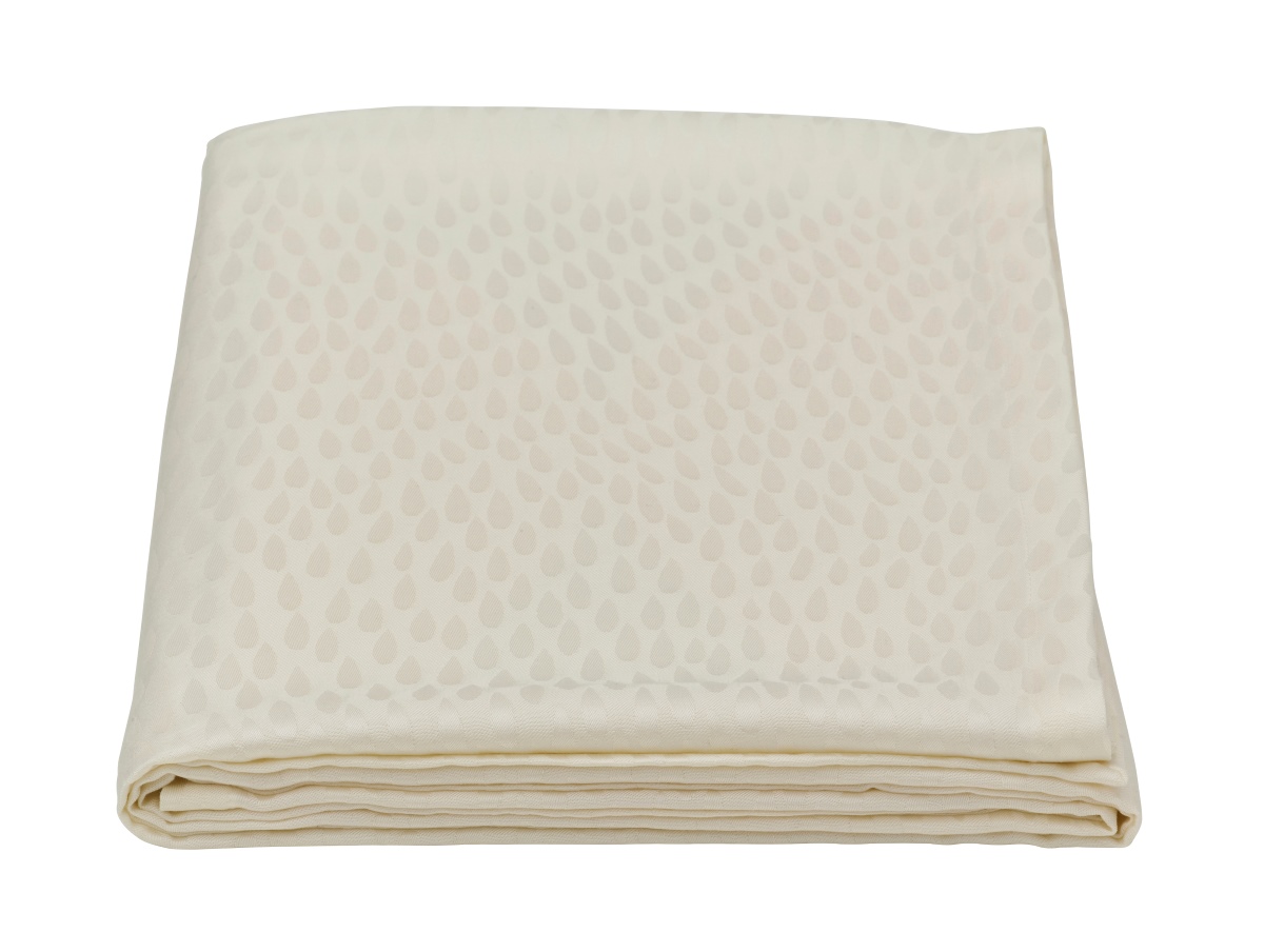 La tovaglia Liguster ha una delicata fantasia in bianco che riflette la luce, per rendere ancora più speciali le ricorrenze importanti. Il motivo decorativo diventa sempre più bello con ogni lavaggio. Misure 145 x 240 cm. Prezzo 29,95 euro.