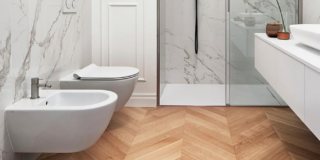 bagno con parquet