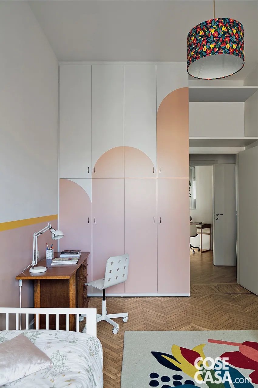 Nella camera dei ragazzi la postazione studio è arredata con uno scrittoio da dattilografa dei primi del ‘900. Le tinteggiature sono state eseguite con smalti di Sikkens. Nella camera dei ragazzi la postazione studio è arredata con uno scrittoio da dattilografa dei primi del ‘900. Le tinteggiature sono state eseguite con smalti di Sikkens.