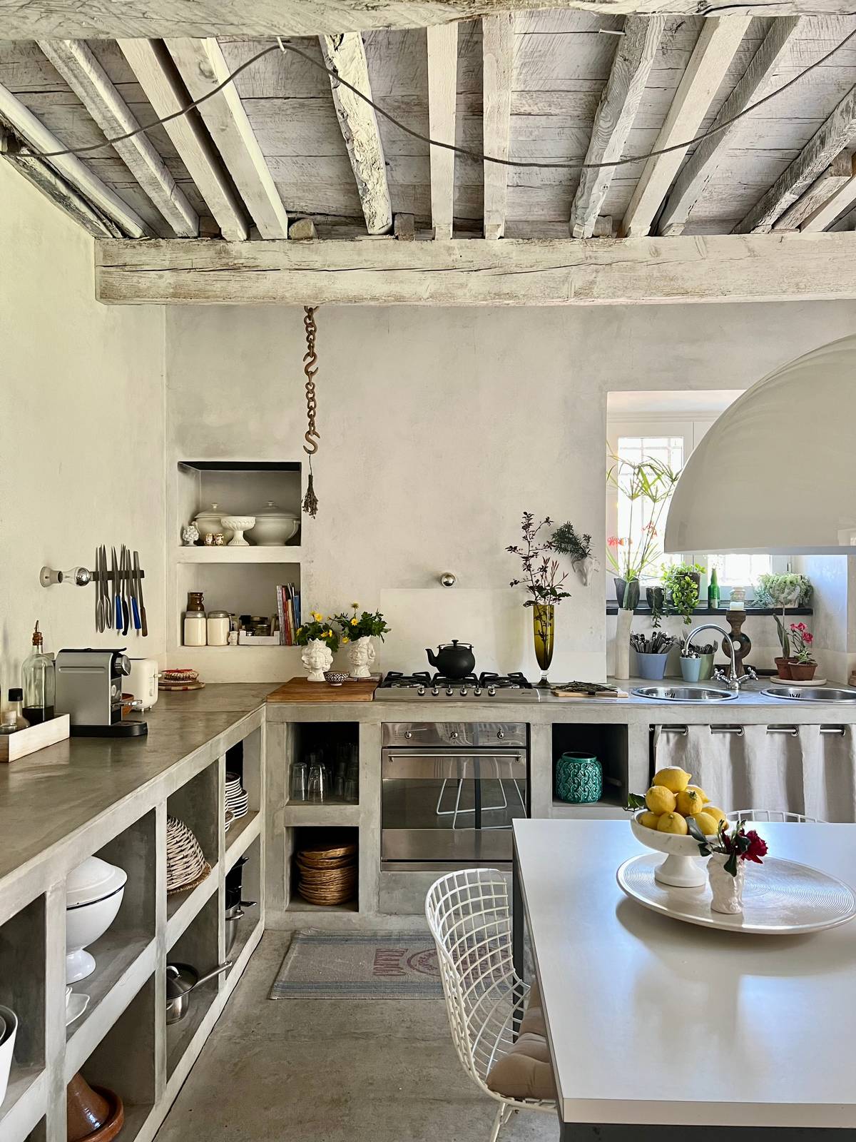 Cucina in muratura rifinita in cemento Cucina in muratura rifinita in cemento