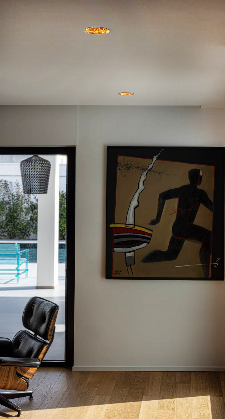 Il faretto da incasso Stchu-Moon di Catellani & Smith ha la coppetta in alluminio con la superficie irregolare rivestita in foglia d'oro che la rende scenografica e decorativa. Misura Ø 14 x H 15 cm. Prezzo 298,90 euro. www.catellanismith.com Il faretto da incasso Stchu-Moon di Catellani & Smith ha la coppetta in alluminio con la superficie irregolare rivestita in foglia d'oro che la rende scenografica e decorativa. Misura Ø 14 x H 15 cm. Prezzo 298,90 euro. www.catellanismith.com