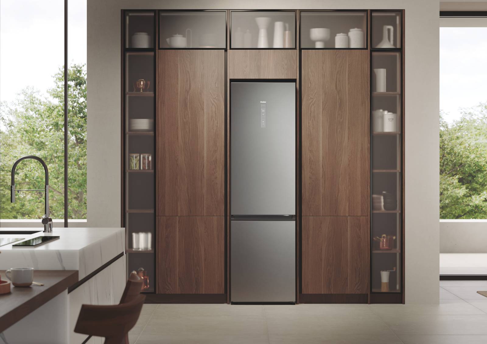 Combinazione di design, funzionalità e consumi energetici ridotti, grazie alla classe A-20%, il frigorifero 2D 60 Serie 7 Pro HDPW7620AANPK di Haier ha una rumorosità di soli 35 dB(A). Dotato di Intelligenza Artificiale e gestibile dalla app hOn, ha comunque display da cui è possibile impostare la temperatura e altre funzioni come holiday, eco, super cool e super freeze. My Zone e Humidity Zone sono 2 cassetti dedicati che garantiscono la migliore conservazione per gli alimenti. Misura L 59,5 x P 67 x H 205 cm. Prezzo 1.299 euro. www.haier-europe.com Combinazione di design, funzionalità e consumi energetici ridotti, grazie alla classe A-20%, il frigorifero 2D 60 Serie 7 Pro HDPW7620AANPK di Haier ha una rumorosità di soli 35 dB(A). Dotato di Intelligenza Artificiale e gestibile dalla app hOn, ha comunque display da cui è possibile impostare la temperatura e altre funzioni come holiday, eco, super cool e super freeze. My Zone e Humidity Zone sono 2 cassetti dedicati che garantiscono la migliore conservazione per gli alimenti. Misura L 59,5 x P 67 x H 205 cm. Prezzo 1.299 euro. www.haier-europe.com