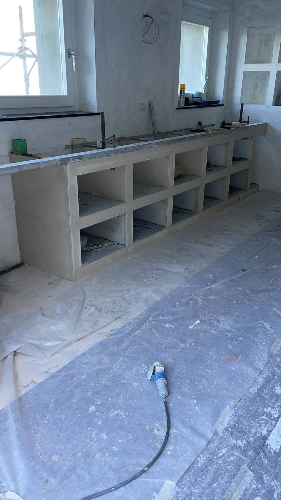 La struttura rasata in fase di asciugatura: per questo motivo il colore è grigio. La struttura rasata in fase di asciugatura: per questo motivo il colore è grigio.