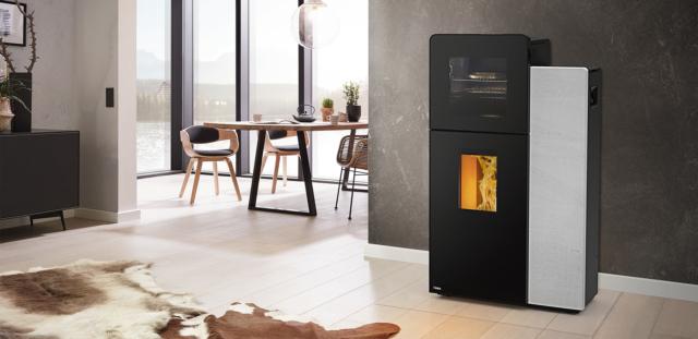 Domo Back di Rika è dotata di regolazione dell’aria dinamica e di braciere a ribalta con rimozione automatica della cenere. L’interfaccia USB permette di aggiornare il software in modo semplice e veloce, in modo che la stufa possa disporre sempre delle funzioni più avanzate. La capacità del serbatoio è di 36 kg ed è completa di forno. Opzionali, il comando vocale Rika Voice, il controllo da remoto e il sistema MultiAir per scaldare più ambienti. In classe A+, 4 stelle, ha potenza 10 kW e rendimento >90%. Misura L 77,2 x P 43 x H 137 cm. Prezzo da 7.700 euro + Iva. www.rika.it Domo Back di Rika è dotata di regolazione dell’aria dinamica e di braciere a ribalta con rimozione automatica della cenere. L’interfaccia USB permette di aggiornare il software in modo semplice e veloce, in modo che la stufa possa disporre sempre delle funzioni più avanzate. La capacità del serbatoio è di 36 kg ed è completa di forno. Opzionali, il comando vocale Rika Voice, il controllo da remoto e il sistema MultiAir per scaldare più ambienti. In classe A+, 4 stelle, ha potenza 10 kW e rendimento >90%. Misura L 77,2 x P 43 x H 137 cm. Prezzo da 7.700 euro + Iva. www.rika.it