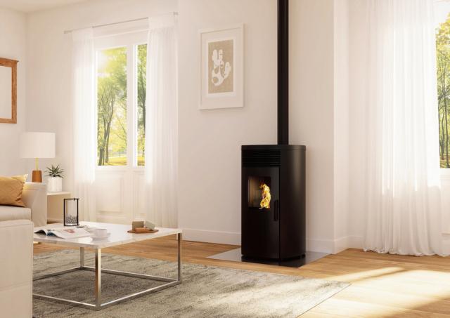 Rondine Air 80 US di Royal ha programmatore digitale per impostare le fasce orarie di funzionamento e la potenza viene gestita in modo automatico dalla centralina, senza sprechi energetici. Con l’aggiunta di Connection Box si può gestire anche da smartphone. Ha braciere in ghisa e rivestimento in acciaio verniciato stondato e top in ghisa. In classe A+, è certificata 4 stelle, ha potenza di 8 kW e rendimento dell’87%. Misura L 53 x P 56 x H 93 cm. Prezzo 3.574 euro. www.royal1915.it Rondine Air 80 US di Royal ha programmatore digitale per impostare le fasce orarie di funzionamento e la potenza viene gestita in modo automatico dalla centralina, senza sprechi energetici. Con l’aggiunta di Connection Box si può gestire anche da smartphone. Ha braciere in ghisa e rivestimento in acciaio verniciato stondato e top in ghisa. In classe A+, è certificata 4 stelle, ha potenza di 8 kW e rendimento dell’87%. Misura L 53 x P 56 x H 93 cm. Prezzo 3.574 euro. www.royal1915.it