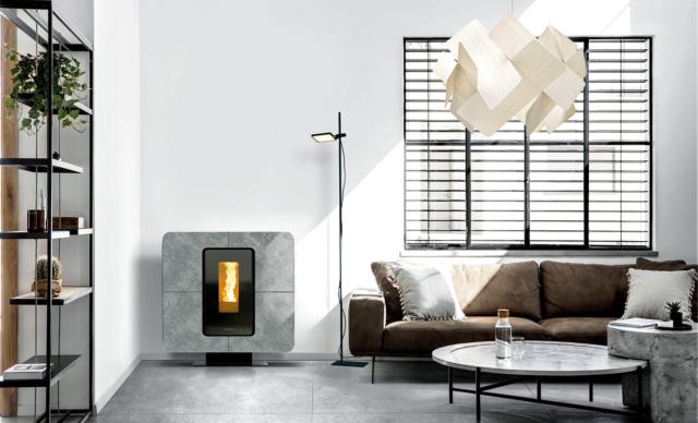 Slimquadro 11 Evo di Thermorossi è ermetica e il flusso d'aria calda è canalizzabile e orientabile le in modo agevole. Ha porta, bruciatore e camera di combustione in ghisa e ampio vetro ceramico serigrafato. Il crono settimanale ha 3 programmazioni indipendenti. A regime minimo emette solo 36 db(A). Classe A+, ambientale 5 stelle. Serbatoio 18 kg, potenza 11,1 kW e rendimento 94%. Misura L 111 x P 31,9 x H 99,2 cm. www.thermorossi.it Slimquadro 11 Evo di Thermorossi è ermetica e il flusso d'aria calda è canalizzabile e orientabile le in modo agevole. Ha porta, bruciatore e camera di combustione in ghisa e ampio vetro ceramico serigrafato. Il crono settimanale ha 3 programmazioni indipendenti. A regime minimo emette solo 36 db(A). Classe A+, ambientale 5 stelle. Serbatoio 18 kg, potenza 11,1 kW e rendimento 94%. Misura L 111 x P 31,9 x H 99,2 cm. www.thermorossi.it