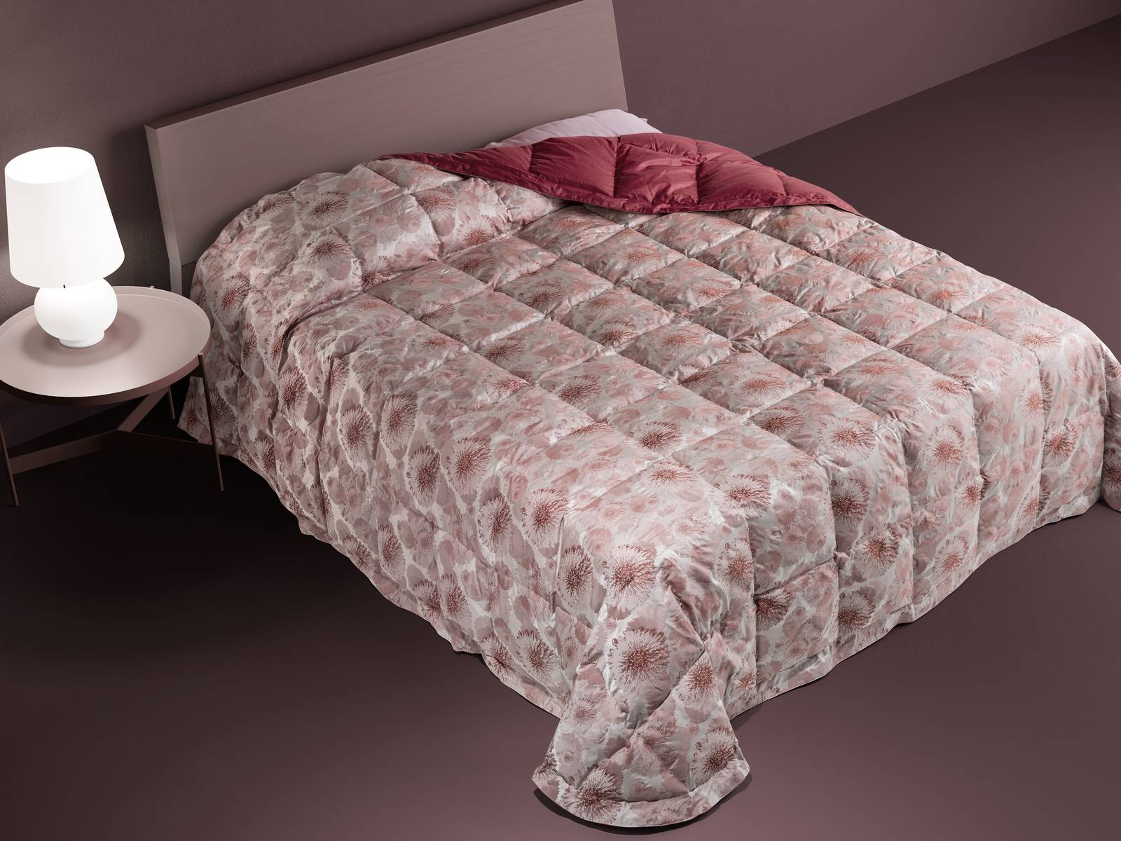 La trapunta Floreale 13028A di DaunenStep è rivestita con un tessuto di altissima qualità decorato da un motivo di corolle nei toni del rosa e del rosso scuro. È imbottita in 100% piumino che la rende traspirante per un sonno asciutto e temperato. Misura L 270 x P 260 cm. Prezzo 699 euro. www.daunenstep.com La trapunta Floreale 13028A di DaunenStep è rivestita con un tessuto di altissima qualità decorato da un motivo di corolle nei toni del rosa e del rosso scuro. È imbottita in 100% piumino che la rende traspirante per un sonno asciutto e temperato. Misura L 270 x P 260 cm. Prezzo 699 euro. www.daunenstep.com