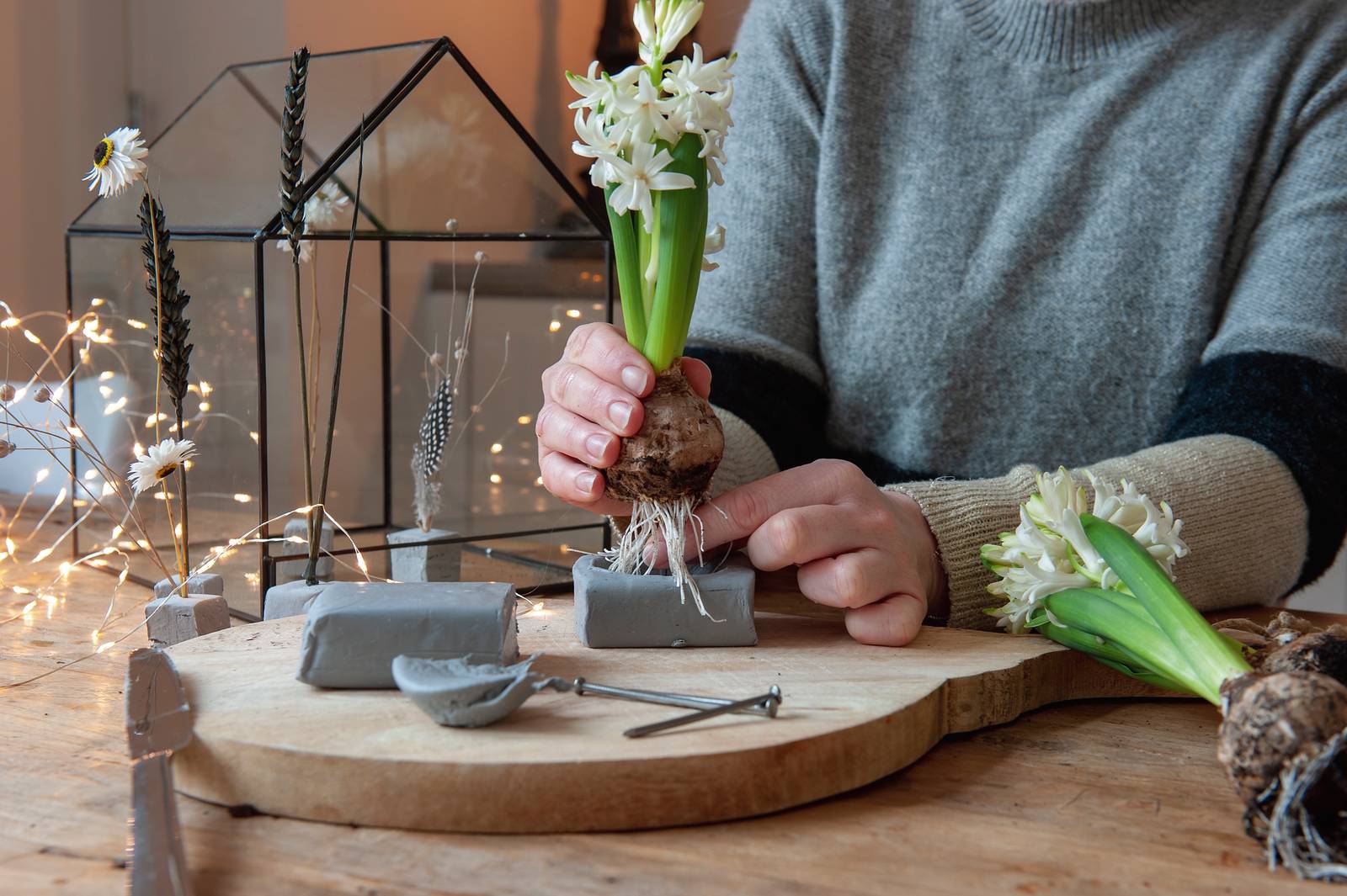 Per evitare errori, provare
a posizionare il bulbo nella conca mentre il DAS® è ancora morbido. Questo permetterà di adattare
la forma prima che si asciughi.