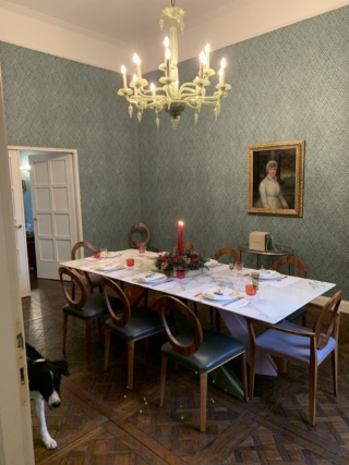 Tavola di Capodanno con tovagliette americane