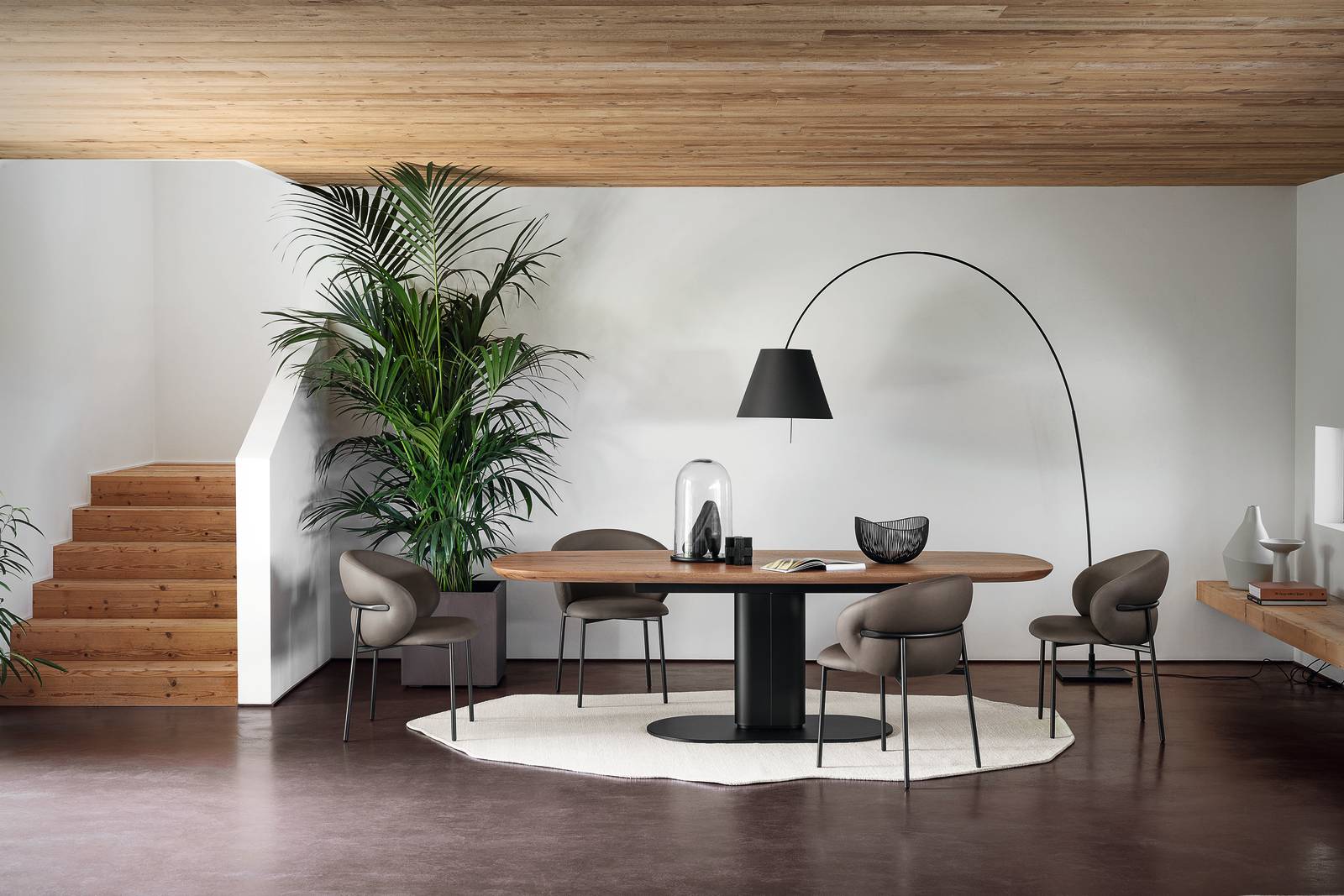 Tavolo Cameo di Calligaris - Capsule Collection 2024. Il tavolo Cameo viene presentato in un nuovo stile che coniuga l’essenzialità della base con la matericità del piano in legno. Sempre raffinato, pronto ad accogliere gli ospiti per le occasioni conviviali o per i ritrovi della famiglia.