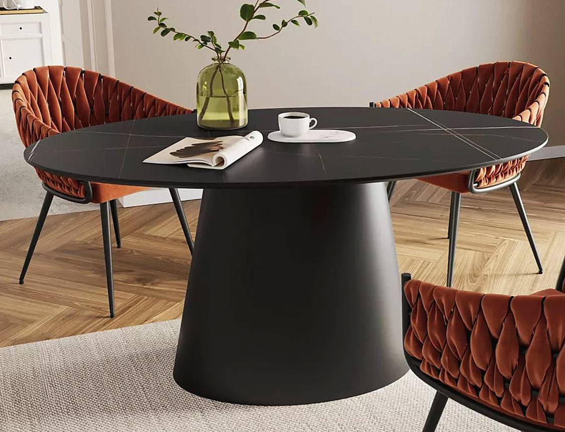 In mdf, con piano fisso ovale effetto marmo e base scultorea, Gourmel di Deghi misura L 160 x P 90 x H 76 cm. Prezzo 520 euro. www.deghi.it In mdf, con piano fisso ovale effetto marmo e base scultorea, Gourmel di Deghi misura L 160 x P 90 x H 76 cm. Prezzo 520 euro. www.deghi.it