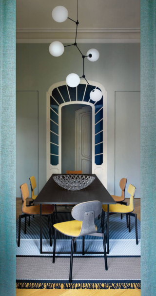 Nella zona pranzo: tavolo rettangolare Mesa di Heerenhuis (www.heerenhuis.be), sedie Silla 40 di Sancal (www.sancal.com), lampade Harrison e TR Bulb di Menu (audocph.com), tappeto di Woodnotes (www.woodnotes.fi). Nella zona pranzo: tavolo rettangolare Mesa di Heerenhuis (www.heerenhuis.be), sedie Silla 40 di Sancal (www.sancal.com), lampade Harrison e TR Bulb di Menu (audocph.com), tappeto di Woodnotes (www.woodnotes.fi).