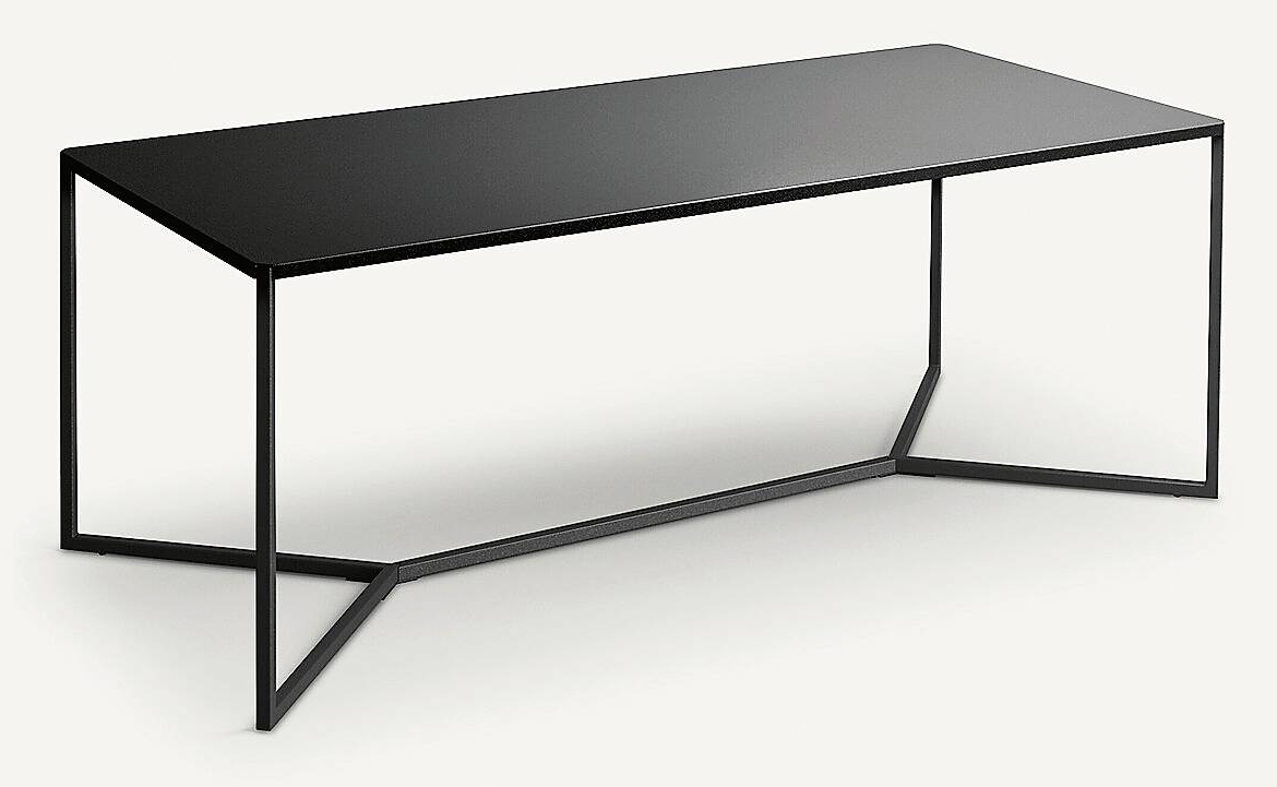 In metallo con finitura epossidica nero opaco, Romy di La Redoute misura L 200 x P 90 x H 75 cm. Prezzo 589 euro. www.laredoute.it In metallo con finitura epossidica nero opaco, Romy di La Redoute misura L 200 x P 90 x H 75 cm. Prezzo 589 euro. www.laredoute.it