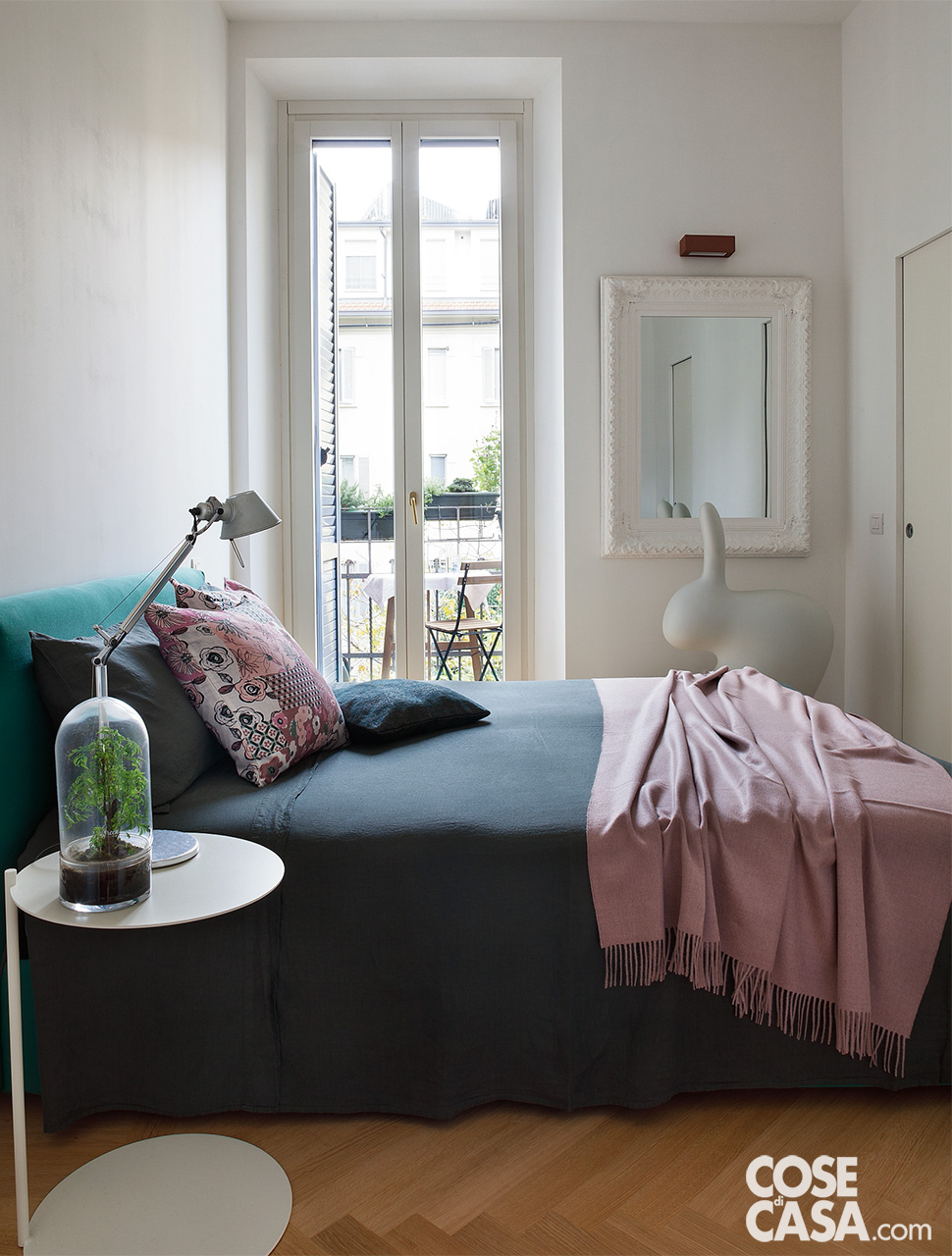 Camera matrimoniale con letto tessile  contenitore