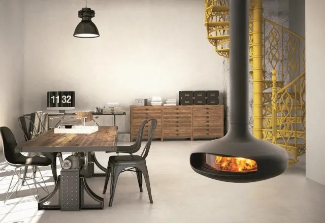 Domofocus vetrato di Focus va fissato al soffitto ed è un modello che si può installare anche al centro della zona giorno, arredando e riscaldando al tempo stesso. Il focolare è a legna, chiuso da porta in vetro curvato. La struttura è in acciaio nero opaco e la regolazione dell’aria è manuale. Potenza 18 kW. Classe A+, 4 stelle. Diametro 110 cm. Prezzo da 16.000 euro + Iva. www.focus-camini.it Domofocus vetrato di Focus va fissato al soffitto ed è un modello che si può installare anche al centro della zona giorno, arredando e riscaldando al tempo stesso. Il focolare è a legna, chiuso da porta in vetro curvato. La struttura è in acciaio nero opaco e la regolazione dell’aria è manuale. Potenza 18 kW. Classe A+, 4 stelle. Diametro 110 cm. Prezzo da 16.000 euro + Iva. www.focus-camini.it