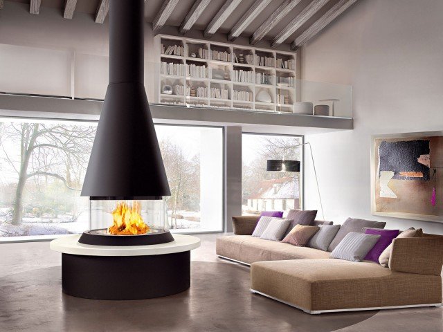 Il caminetto Marvik della collezione Panoramic di Piazzetta si può installare al centro dell’ambiente, con la panca circolare in maiolica. Alimentato a legna, ha vetro panoramico a saliscendi motorizzato, a scomparsa nel basamento, e focolare in Aluker, materiale ceramico brevettato. La cappa sospesa in acciaio nero è installabile con un apposito sistema di ancoraggio. Diametro con il piano 166,50 cm. www.piazzetta.it Il caminetto Marvik della collezione Panoramic di Piazzetta si può installare al centro dell’ambiente, con la panca circolare in maiolica. Alimentato a legna, ha vetro panoramico a saliscendi motorizzato, a scomparsa nel basamento, e focolare in Aluker, materiale ceramico brevettato. La cappa sospesa in acciaio nero è installabile con un apposito sistema di ancoraggio. Diametro con il piano 166,50 cm. www.piazzetta.it