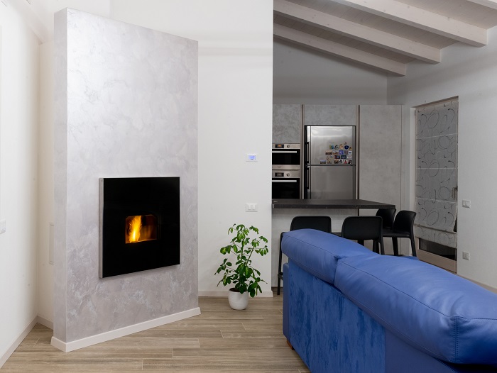 Apollo 24 Idro Black Line di Laminox è un inserto termocamino a pellet che riscalda l’acqua per il riscaldamento. Grazie a guide a rulli si può estrarre, facilitando la manutenzione. Ha il vetro oscurato, serbatoio da 28 kg,  potenza 22 kW, rendimento 92,8%, classe A+, 5 stelle. Misura L 86,3 x P 62 x H 86,3 cm. Prezzo 5.450 euro + Iva. www.laminox.com Apollo 24 Idro Black Line di Laminox è un inserto termocamino a pellet che riscalda l’acqua per il riscaldamento. Grazie a guide a rulli si può estrarre, facilitando la manutenzione. Ha il vetro oscurato, serbatoio da 28 kg,  potenza 22 kW, rendimento 92,8%, classe A+, 5 stelle. Misura L 86,3 x P 62 x H 86,3 cm. Prezzo 5.450 euro + Iva. www.laminox.com