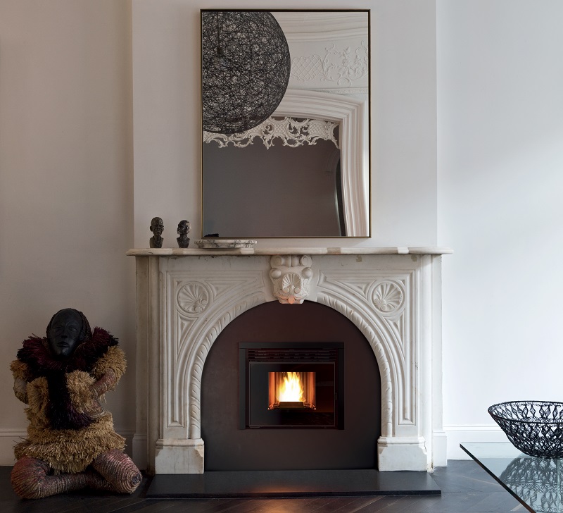 Boxtherm 60 di MCZ è un inserto a pellet, da caricare nel cassetto posto sopra al focolare, che confluisce nel serbatoio da 8,5 kg. Ha struttura stagna, focolare in ghisa e la fiamma compare in meno di 3 minuti. Grazie al doppio Wi-Fi si può gestire anche da remoto. Potenza 5,9 kW. Rendimento 91,7%. Classe A+, 4 stelle. Misura L 64 x P 45 x H 57,3 cm e costa da 2.975 euro + Iva. www.mcz.it Boxtherm 60 di MCZ è un inserto a pellet, da caricare nel cassetto posto sopra al focolare, che confluisce nel serbatoio da 8,5 kg. Ha struttura stagna, focolare in ghisa e la fiamma compare in meno di 3 minuti. Grazie al doppio Wi-Fi si può gestire anche da remoto. Potenza 5,9 kW. Rendimento 91,7%. Classe A+, 4 stelle. Misura L 64 x P 45 x H 57,3 cm e costa da 2.975 euro + Iva. www.mcz.it