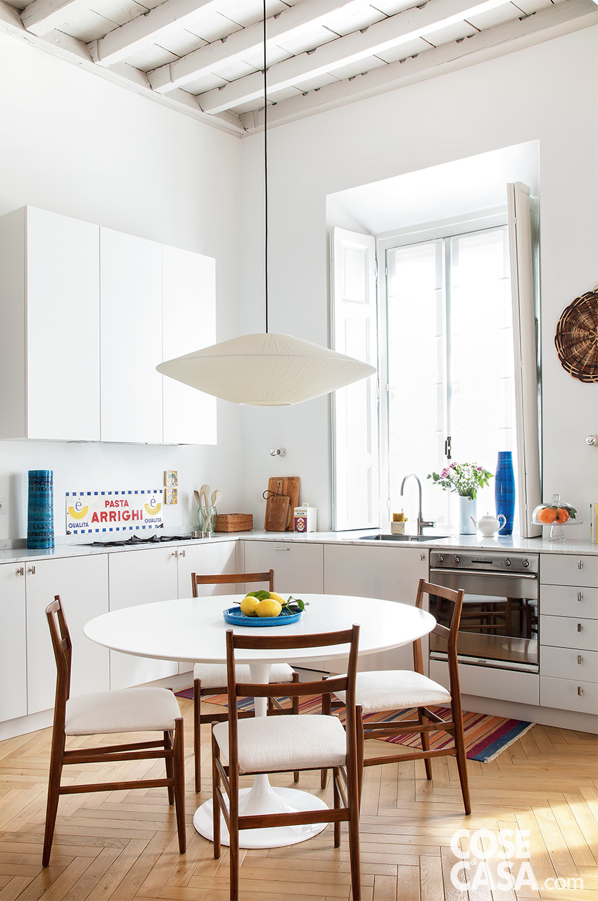 cucina bianca angolare e tavolo rotondo cucina bianca angolare e tavolo rotondo