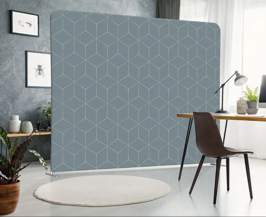 Il pannello divisorio Print Wall Big di Studio T è decorativo e pratico perché è rivestito in tessuto lavabile. È disponibile in diversi colori, con stampa bifacciale ed è smontabile. Inoltre, è autoportante e può essere sistemato con facilità in qualsiasi ambiente. La struttura è realizzata con tubi di alluminio. Misura L 200 x H 150 cm. Prezzo 614,88 euro. www.studiot.it Il pannello divisorio Print Wall Big di Studio T è decorativo e pratico perché è rivestito in tessuto lavabile. È disponibile in diversi colori, con stampa bifacciale ed è smontabile. Inoltre, è autoportante e può essere sistemato con facilità in qualsiasi ambiente. La struttura è realizzata con tubi di alluminio. Misura L 200 x H 150 cm. Prezzo 614,88 euro. www.studiot.it