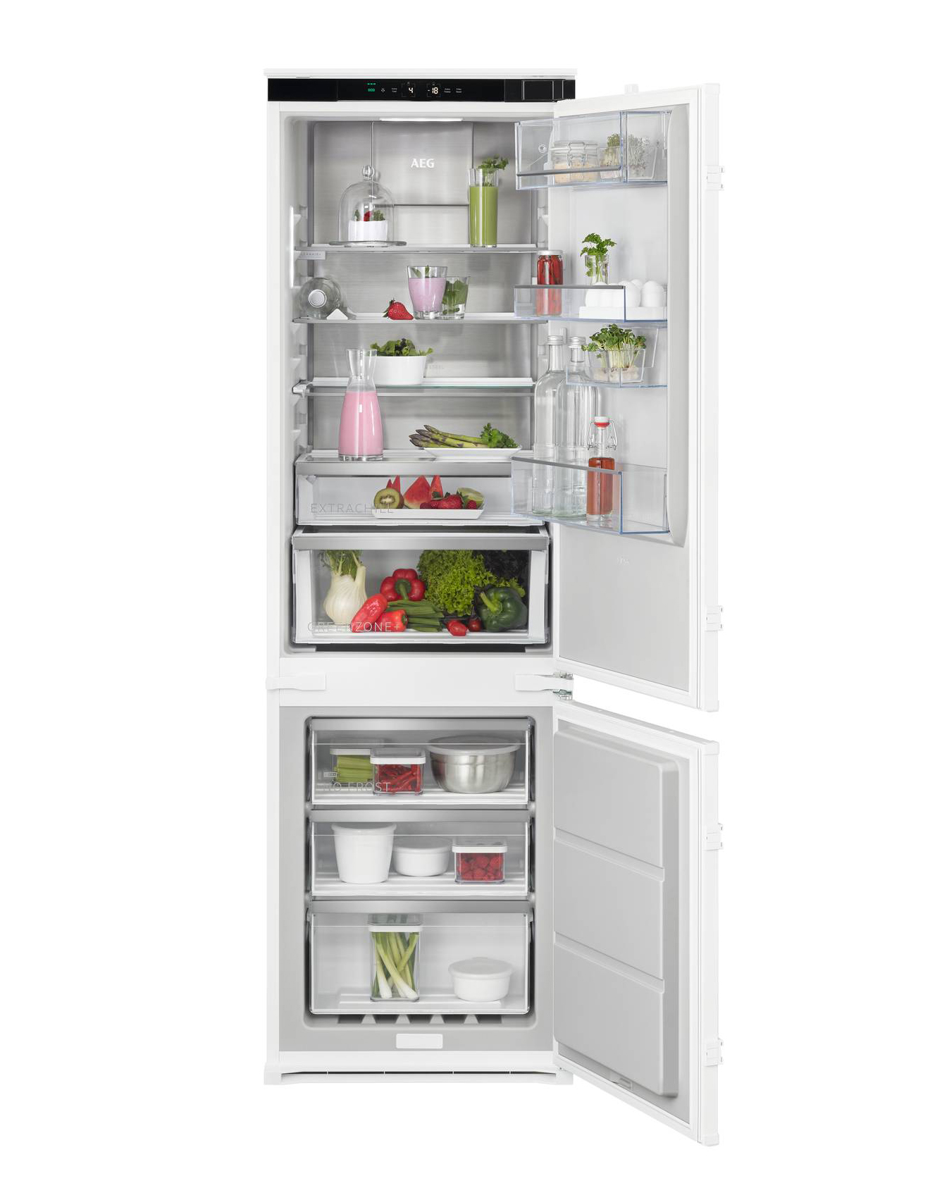 È caratterizzato da un livello sonoro di soli 35 dB(A) il frigocongelatore combinato TwinTech® Total No Frost di Aeg. La tecnologia Cooling 360° riduce al minimo lo spreco grazie a una distribuzione della temperatura migliore del 30% su ciascun ripiano e il cassetto GreenZone+ elimina automaticamente gli eccessi di umidità e preserva la giusta quantità di idratazione per le tue verdure. I vani realizzati al 70% in plastica riciclata contribuiscono a un approccio responsabile verso l'ambiente. Misura L 56 x P 55 x H 178 cm. Prezzo 1.699,99 euro. www.aeg.it È caratterizzato da un livello sonoro di soli 35 dB(A) il frigocongelatore combinato TwinTech® Total No Frost di Aeg. La tecnologia Cooling 360° riduce al minimo lo spreco grazie a una distribuzione della temperatura migliore del 30% su ciascun ripiano e il cassetto GreenZone+ elimina automaticamente gli eccessi di umidità e preserva la giusta quantità di idratazione per le tue verdure. I vani realizzati al 70% in plastica riciclata contribuiscono a un approccio responsabile verso l'ambiente. Misura L 56 x P 55 x H 178 cm. Prezzo 1.699,99 euro. www.aeg.it