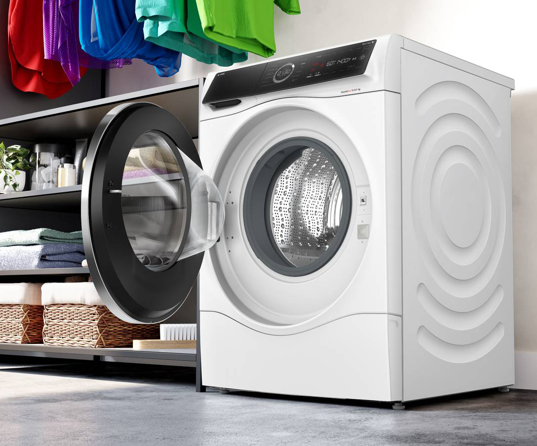 La lavasciuga Serie 8 WNC254A0IT di Bosch con sistema di dosaggio automatico i-DOS del detersivo e ammorbidente, è in classe energetica D. È dotata di sistema Antimacchia per eliminare fino a 4 macchie ostinate senza pre-trattare a mano e di funzione con vapore che ammorbidisce i capi asciutti e riduce le pieghe. Lava 10,5 kg e ne asciuga 6. Smart control Home Connect, è gestibile da remoto. Misura L 60 x P 65 x H 85 cm. Prezzo 1.849 euro. www.bosch-home.com/it La lavasciuga Serie 8 WNC254A0IT di Bosch con sistema di dosaggio automatico i-DOS del detersivo e ammorbidente, è in classe energetica D. È dotata di sistema Antimacchia per eliminare fino a 4 macchie ostinate senza pre-trattare a mano e di funzione con vapore che ammorbidisce i capi asciutti e riduce le pieghe. Lava 10,5 kg e ne asciuga 6. Smart control Home Connect, è gestibile da remoto. Misura L 60 x P 65 x H 85 cm. Prezzo 1.849 euro. www.bosch-home.com/it