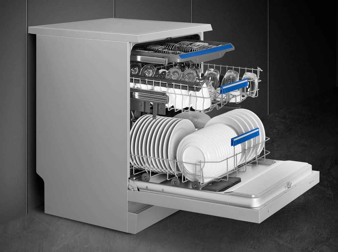 La lavastoviglie a libera installazione Estetica Universale LVS342CQSX colore acciaio inox di Smeg è in classe di efficienza energetica C. Ha un consumo energetico per 100 cicli, basati sul programma Eco di 75 kWh e il programma Full Express 60' completa l'intero ciclo in soli 60 minuti, agevolando chi ha poco tempo a disposizione. Il sistema di lavaggio orbitale con doppio irroratore permette all’acqua di raggiungere uniformemente tutto lo spazio e ottenere risultati di lavaggio ottimali. Misura L 60 x P 60 x H 85 cm. Prezzo 799 euro. www.smeg.com La lavastoviglie a libera installazione Estetica Universale LVS342CQSX colore acciaio inox di Smeg è in classe di efficienza energetica C. Ha un consumo energetico per 100 cicli, basati sul programma Eco di 75 kWh e il programma Full Express 60' completa l'intero ciclo in soli 60 minuti, agevolando chi ha poco tempo a disposizione. Il sistema di lavaggio orbitale con doppio irroratore permette all’acqua di raggiungere uniformemente tutto lo spazio e ottenere risultati di lavaggio ottimali. Misura L 60 x P 60 x H 85 cm. Prezzo 799 euro. www.smeg.com