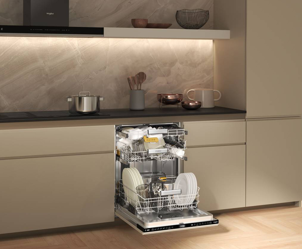 Nella lavastoviglie da incasso MaxiSpace W8I HP42 L Whirlpool la porta che si apre automaticamente al termine del ciclo di lavaggio, assicura un’asciugatura più naturale e un risparmio dei consumi. In classe di efficienza energetica C, è per 14 coperti e durante il funzionamento ha un’emissione sonora di 42 decibel. I sensori intelligenti 6° senso rilevano il livello di sporco e adattano i parametri del lavaggio, riducendo il consumo di acqua. Misura L 60 x P 55,5 x H 82-90 cm. Prezzo da rivenditore. www.whirlpool.it Nella lavastoviglie da incasso MaxiSpace W8I HP42 L Whirlpool la porta che si apre automaticamente al termine del ciclo di lavaggio, assicura un’asciugatura più naturale e un risparmio dei consumi. In classe di efficienza energetica C, è per 14 coperti e durante il funzionamento ha un’emissione sonora di 42 decibel. I sensori intelligenti 6° senso rilevano il livello di sporco e adattano i parametri del lavaggio, riducendo il consumo di acqua. Misura L 60 x P 55,5 x H 82-90 cm. Prezzo da rivenditore. www.whirlpool.it