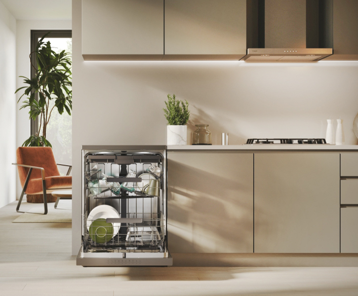 La gamma di lavastoviglie Rapido’ di Candy lava e asciuga rapidamente grazie a Wash & Dry 35, il ciclo di 35 minuti. Il motore Speed Drive Inverter consente l’ottimizzazione del consumo di acqua ed energia e attraverso la connessione con l’app hOn è possibile ricevere suggerimenti per il caricamento corretto e ottimizzato. Inoltre, hOn permette di accedere a oltre 20 cicli aggiuntivi e consente di ricevere alert per la corretta manutenzione. Il modello CF 5C7F1X da 15 coperti è in classe C. Prezzo da rivenditore. www.candy.it La gamma di lavastoviglie Rapido’ di Candy lava e asciuga rapidamente grazie a Wash & Dry 35, il ciclo di 35 minuti. Il motore Speed Drive Inverter consente l’ottimizzazione del consumo di acqua ed energia e attraverso la connessione con l’app hOn è possibile ricevere suggerimenti per il caricamento corretto e ottimizzato. Inoltre, hOn permette di accedere a oltre 20 cicli aggiuntivi e consente di ricevere alert per la corretta manutenzione. Il modello CF 5C7F1X da 15 coperti è in classe C. Prezzo da rivenditore. www.candy.it