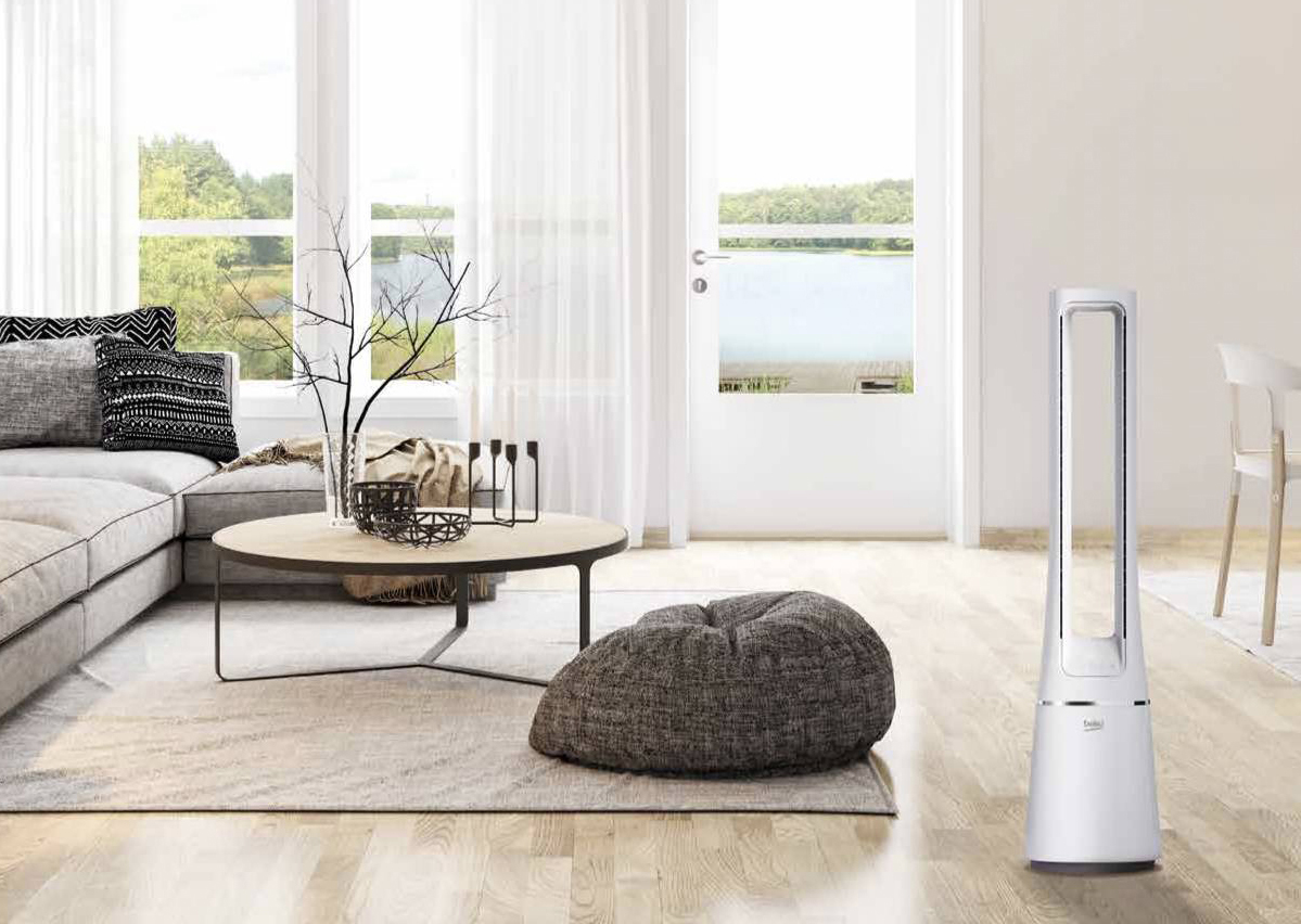 Dotato di un filtro HEPA 13, il ventilatore-purificatore EBA6000W di Beko è in grado di catturare efficacemente particelle fino a 0,3 micron, rimuovendo polvere, allergeni, polline, batteri e virus presenti nell'aria. Regolabile su 10 velocità, ha potenza di 35 watt e base oscillante per una migliore distribuzione dell’aria. Misura L 25,5 x P 25,5 x H 105 cm. Prezzo 229,99 euro. www.beko.com Dotato di un filtro HEPA 13, il ventilatore-purificatore EBA6000W di Beko è in grado di catturare efficacemente particelle fino a 0,3 micron, rimuovendo polvere, allergeni, polline, batteri e virus presenti nell'aria. Regolabile su 10 velocità, ha potenza di 35 watt e base oscillante per una migliore distribuzione dell’aria. Misura L 25,5 x P 25,5 x H 105 cm. Prezzo 229,99 euro. www.beko.com