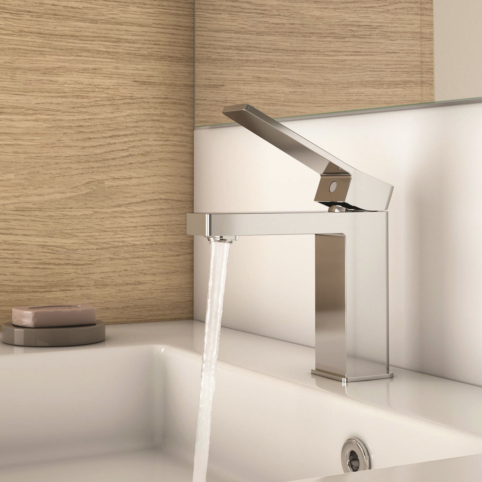 È in ottone cromato il miscelatore monoforo per lavabo Sensea di Leroy Merlin dal colore argento lucido. Di facile istallazione grazie al sistema Easy Fix, è alto 16 cm. Prezzo 49,90 euro. www.leroymerlin.it