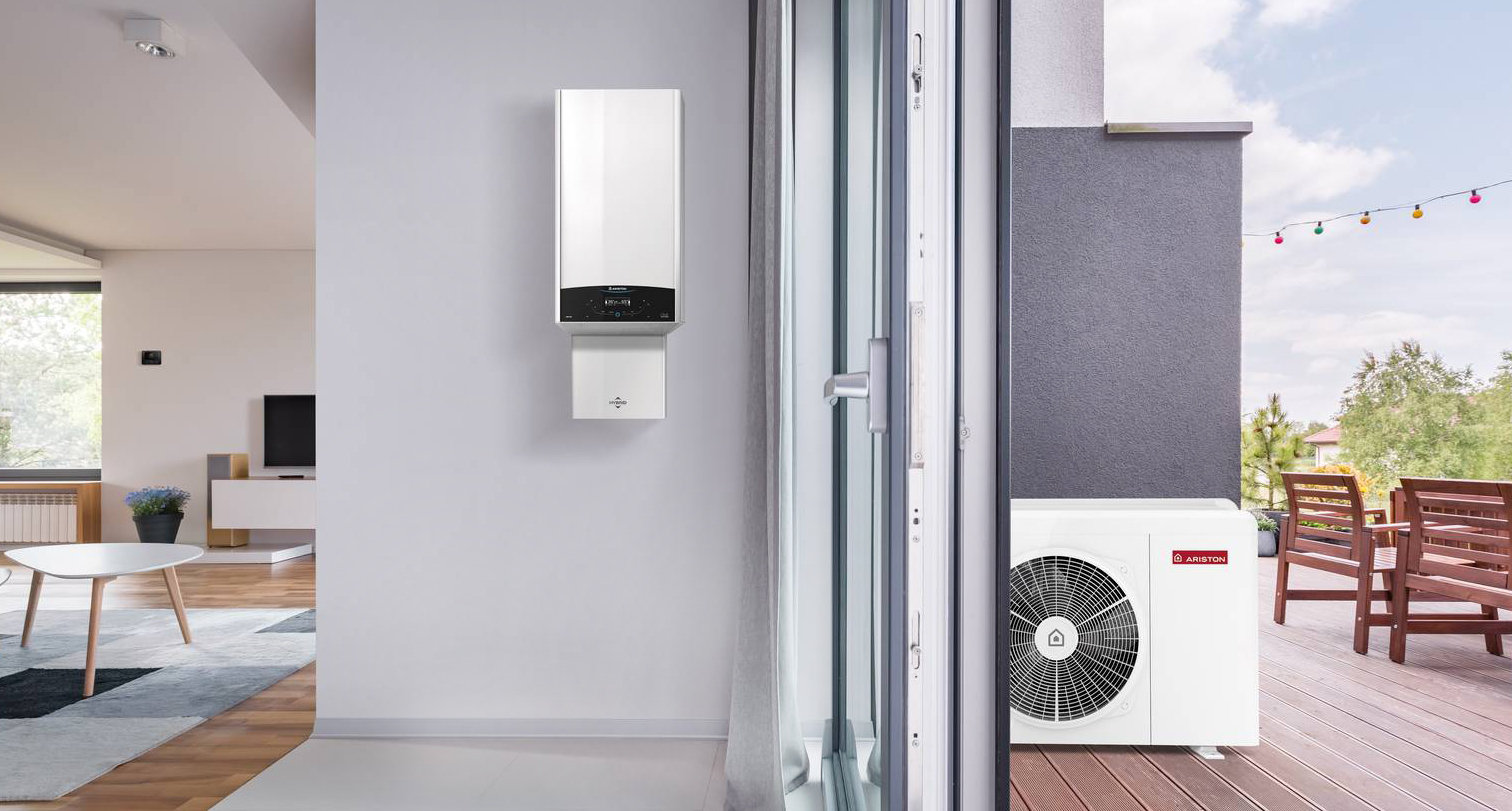 I sistemi ibridi abbinando più tecnologie e fonti di energia, possono trarre il meglio da ogni generatore di energia e offrire il massimo risparmio energetico con un alto livello di comfort. Il sistema Genus One Hybrid Net R32 di Ariston è costituito da caldaia a condensazione istantanea Genus One, con scambiatore XtraTech™ in acciaio inox,  e pompa di calore monoblocco con gas refrigerante R32. Garantisce una silenziosità fino a 53 dB(A) e tramite l’APP Ariston Net è possibile effettuare controlli a distanza, avere un supporto tecnico online e ricevere report periodici dei consumi. Prezzo a partire da 6.500 euro + iva, accessori e installazione esclusi. www.ariston.com I sistemi ibridi abbinando più tecnologie e fonti di energia, possono trarre il meglio da ogni generatore di energia e offrire il massimo risparmio energetico con un alto livello di comfort. Il sistema Genus One Hybrid Net R32 di Ariston è costituito da caldaia a condensazione istantanea Genus One, con scambiatore XtraTech™ in acciaio inox,  e pompa di calore monoblocco con gas refrigerante R32. Garantisce una silenziosità fino a 53 dB(A) e tramite l’APP Ariston Net è possibile effettuare controlli a distanza, avere un supporto tecnico online e ricevere report periodici dei consumi. Prezzo a partire da 6.500 euro + iva, accessori e installazione esclusi. www.ariston.com