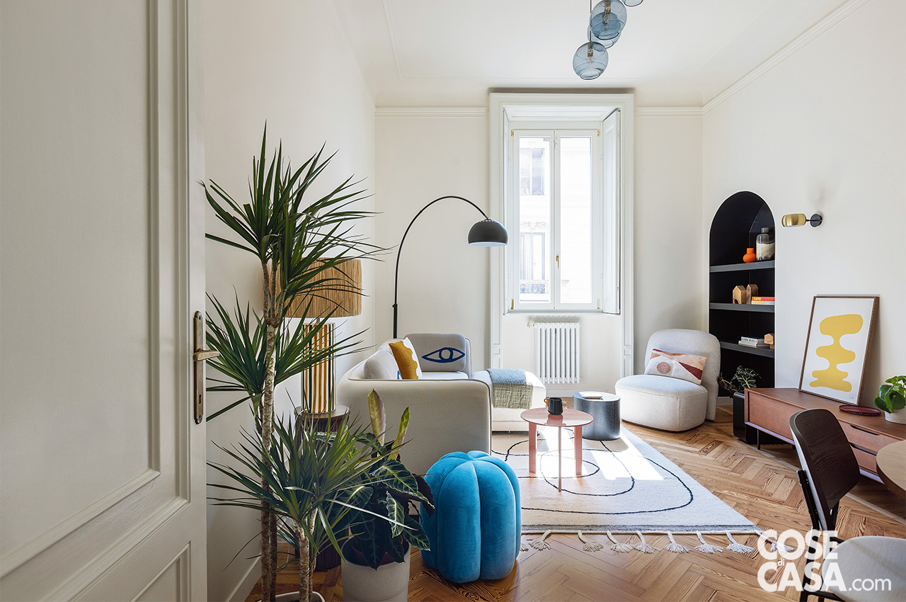 Soggiorno  di 17 mq con zona relax e pranzo, con nicchia esistente dipinta di nero Soggiorno  di 17 mq con zona relax e pranzo, con nicchia esistente dipinta di nero