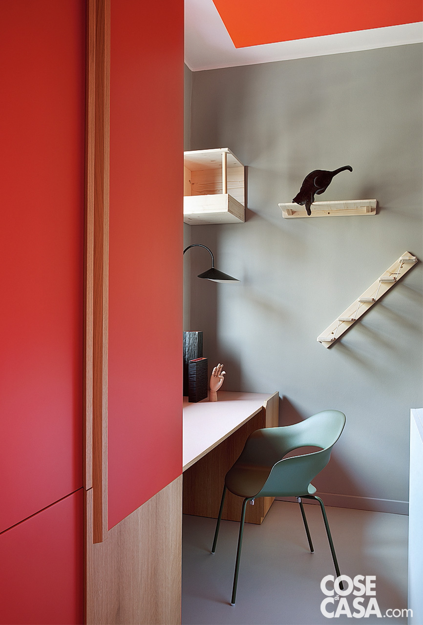 studio con scrivania sottofinestra