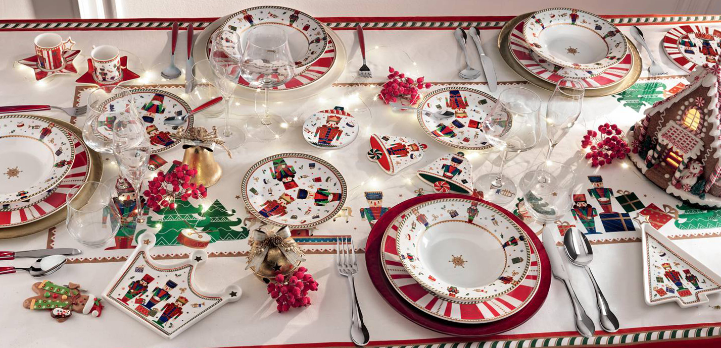 Danno vita ad un'atmosfera incantata, che piace ai bambini, ma non solo, i piatti della linea Schiaccianoci di Brandani: sono realizzati in porcellana bianca decorata da allegri disegni multicolori e da un largo bordo a righe bianche e rosse. Prezzo 109 euro (per il set da 18 pezzi). L'apparecchiatura è completata dai bicchieri trasparenti e dalle posate in acciaio, pratiche e eleganti. La casetta di marzapane luminosa funge da suggestivo e insolito centrotavola. www.brandani.it Danno vita ad un'atmosfera incantata, che piace ai bambini, ma non solo, i piatti della linea Schiaccianoci di Brandani: sono realizzati in porcellana bianca decorata da allegri disegni multicolori e da un largo bordo a righe bianche e rosse. Prezzo 109 euro (per il set da 18 pezzi). L'apparecchiatura è completata dai bicchieri trasparenti e dalle posate in acciaio, pratiche e eleganti. La casetta di marzapane luminosa funge da suggestivo e insolito centrotavola. www.brandani.it
