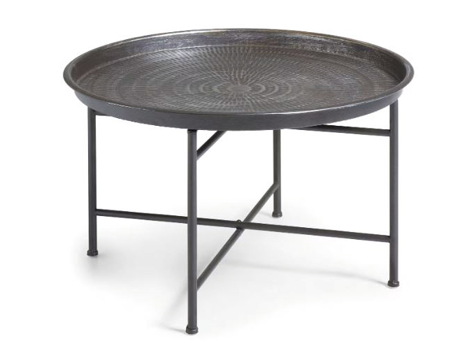 Fascino esotico per il tavolo basso Dalinea di Kave Home con il piano a vassoio amovibile in acciaio verniciato con una finitura nera con effetto invecchiato in pittura epossidica. Misura Ø 65 x H 40 cm. Prezzo 119 euro. www.kavehome.com Fascino esotico per il tavolo basso Dalinea di Kave Home con il piano a vassoio amovibile in acciaio verniciato con una finitura nera con effetto invecchiato in pittura epossidica. Misura Ø 65 x H 40 cm. Prezzo 119 euro. www.kavehome.com