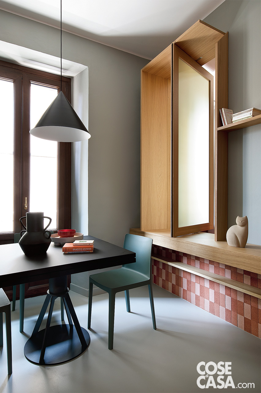 tavolo da pranzo quadrato con base centrale